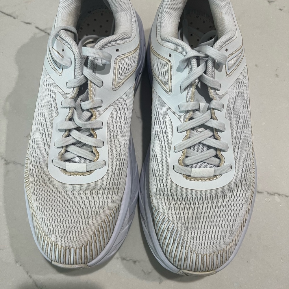 WOMEN’S HOKA Bondi SHOES SZ 9